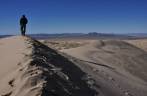 No topo das incríveis Kelso Dunes, no deserto de Mojave, na Califórnia, nos Estados Unidos